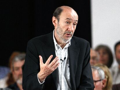 Rubalcaba, en el encuentro de ayer en Santander.