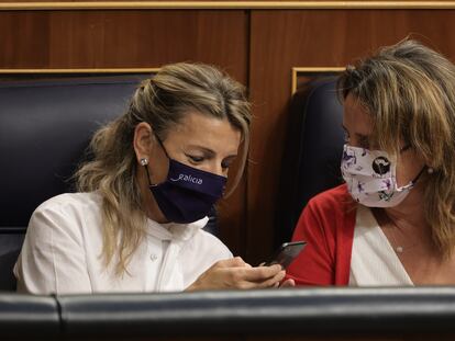 Las vicepresidentas Yolanda Díaz y Teresa Ribera, este jueves en el Congreso de los Diputados.