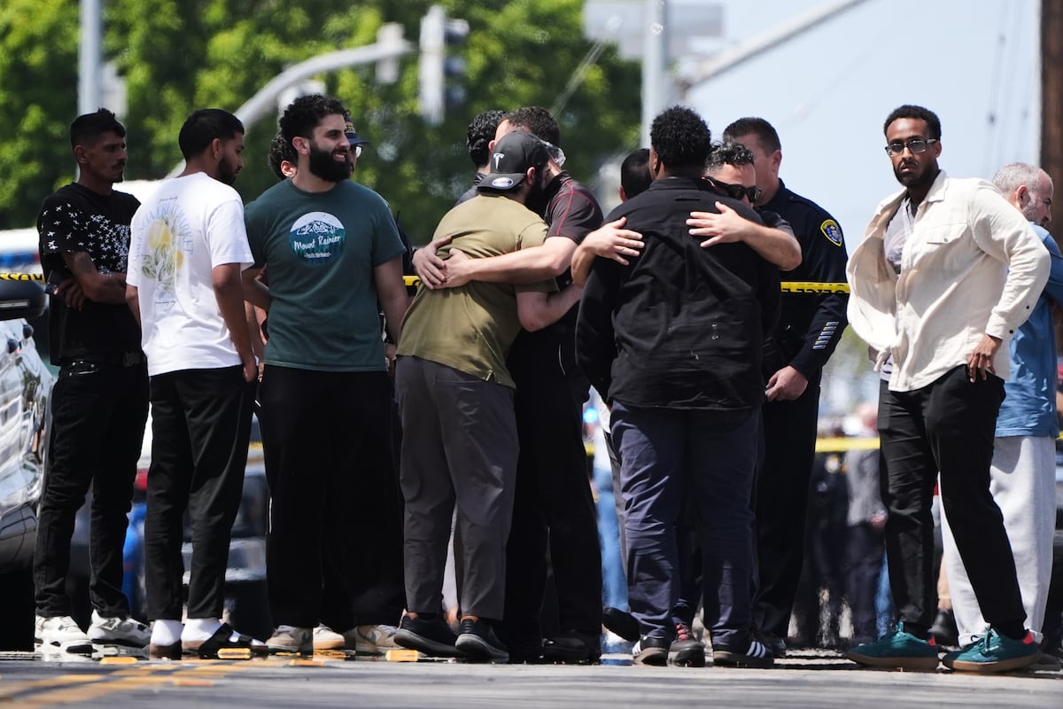 Cinco muertos, incluidos los dos atacantes, en un tiroteo en una mezquita de San Diego