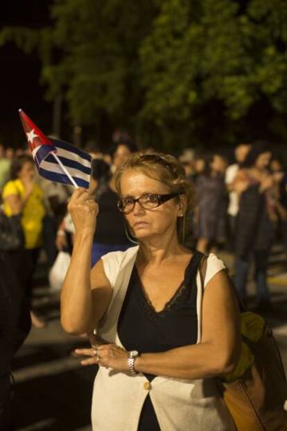 Una mujer en el homenaje a Castro en La Habana.