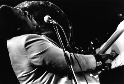 Fats Domino, en un momento de su actuación en Royal Albert Hall de Londres en 1990.
