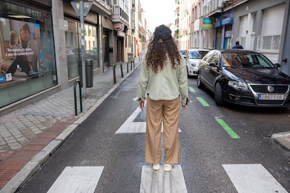 Inés, de 35 años, en una calle de Madrid. 