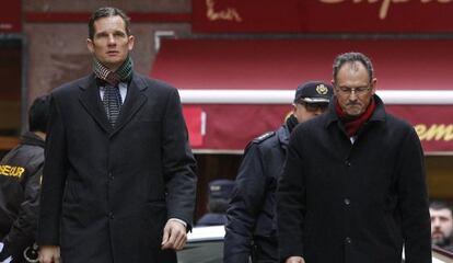 Iñaki Urdangarin, acompañado por su abogado Mario Pascual Vives, a su llegada a los juzgados de Palma.