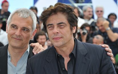 Laurent Cantet y Benicio Del Toro posa en el Festival de Cannes por su película '7 Días en La Habana', en 2012.