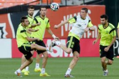 Jugadores de la selección española durante un entrenamiento en el estadio RFK de Washington.
