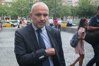 Joan Lluís Quer, expresidente de GISA, tras declarar en los juzgados en 2015, en Barcelona.