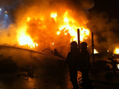 Once horas de fuego en la chatarra