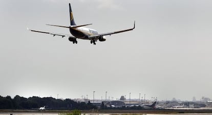 A Ryanair plane prepares to land at Valencia's Manises airport.
