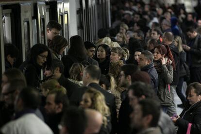La segunda jornada de huelga del metro de Barcelona, coincidiendo con el Mobile World Congress, vuelve a ocasionar colapsos en los accesos en transporte privado a la ciudad.