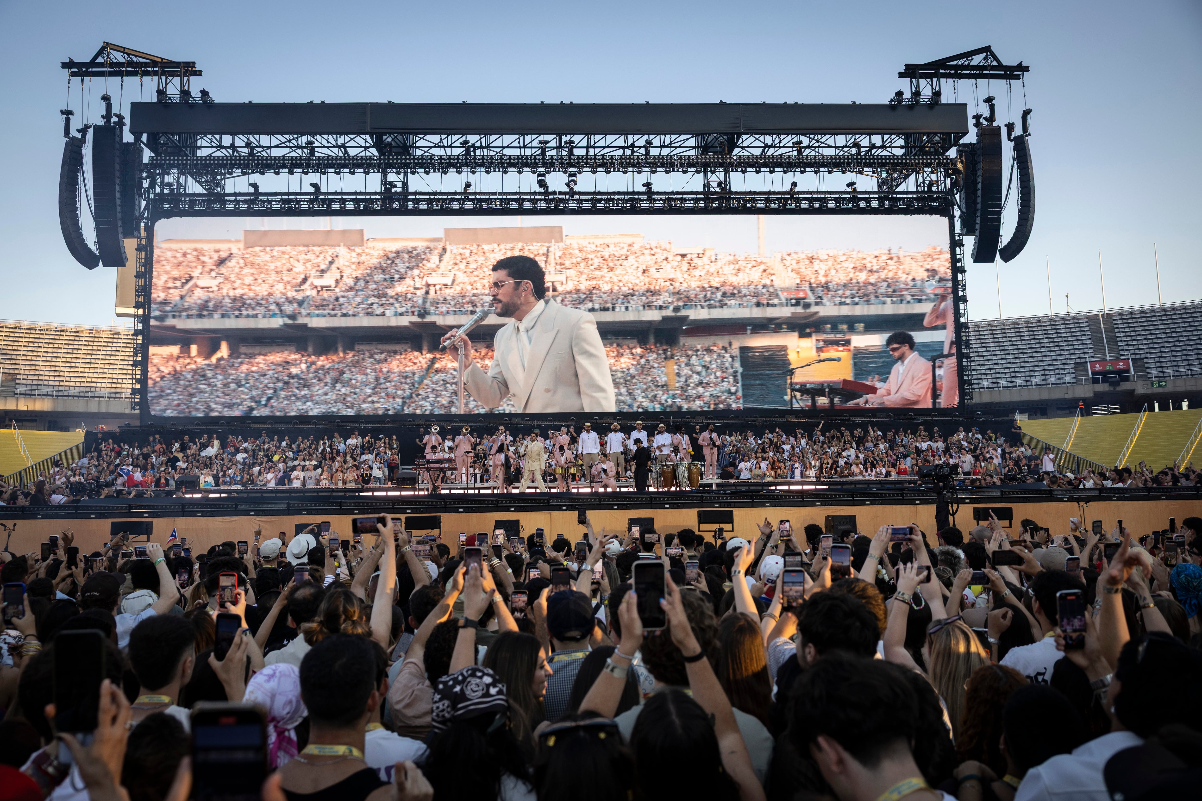 Concierto de Bad Bunny en el Estadio Olimpico de Barcelona (España), el 22 de mayo.