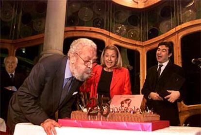 Luis García Berlanga, Beatriz de Moura y José Luis Rodríguez, ayer, en la fiesta de La Sonrisa Vertical.