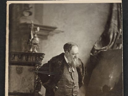El escritor Wilkie Collins, en una imagen del archivo de la Universidad de Harvard.
