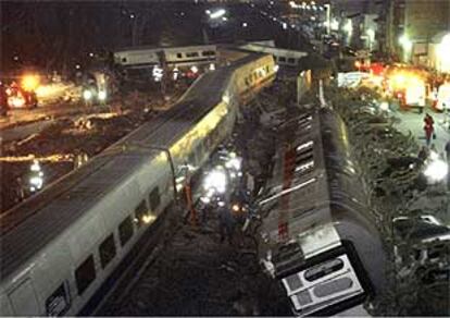 Estado en el que quedaron los dos trenes que ayer colisionaron en Torredembarra (Tarragona).