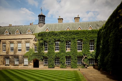 Claustro frontal del Lincoln College en Oxford