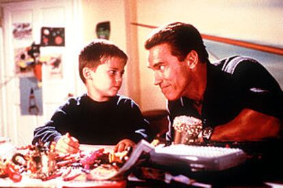 Arnold Schwarzenegger, en una secuencia de <i>Un padre en apuros</i>.