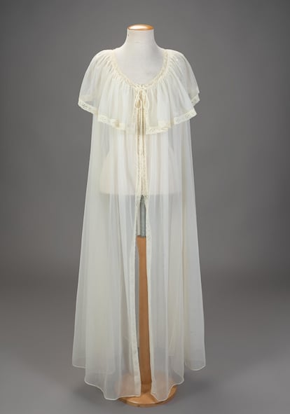 A nightgown used by Vivien Leigh is part of the collection to be sold by the auction house Setdart.