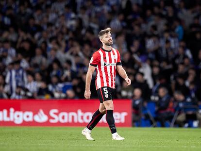 Yeray Álvarez se marcha expulsado del Real Sociedad - Athletic, disputado la pasada semana en San Sebastián.