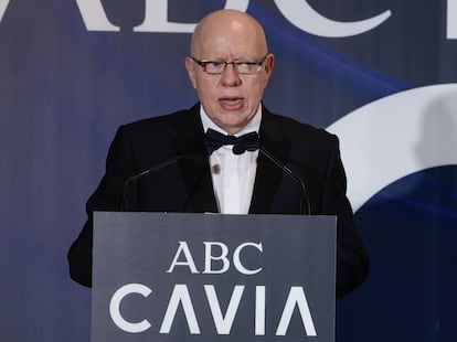 Jorge Fernández Díaz, tras recibir el premio Mariano de Cavia, en Madrid, el 8 de julio de 2025.