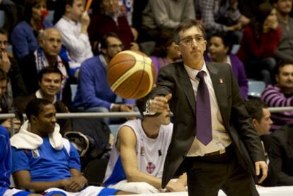 Moncho Fernández, durante un lance del partido que disputó contra el COB Ourense, el pasado miércoles, en Santiago.