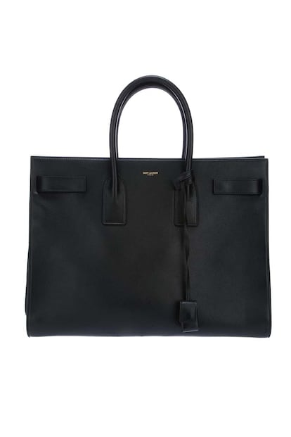 Bolso negro de piel de Saint Laurent (2.250 euros).