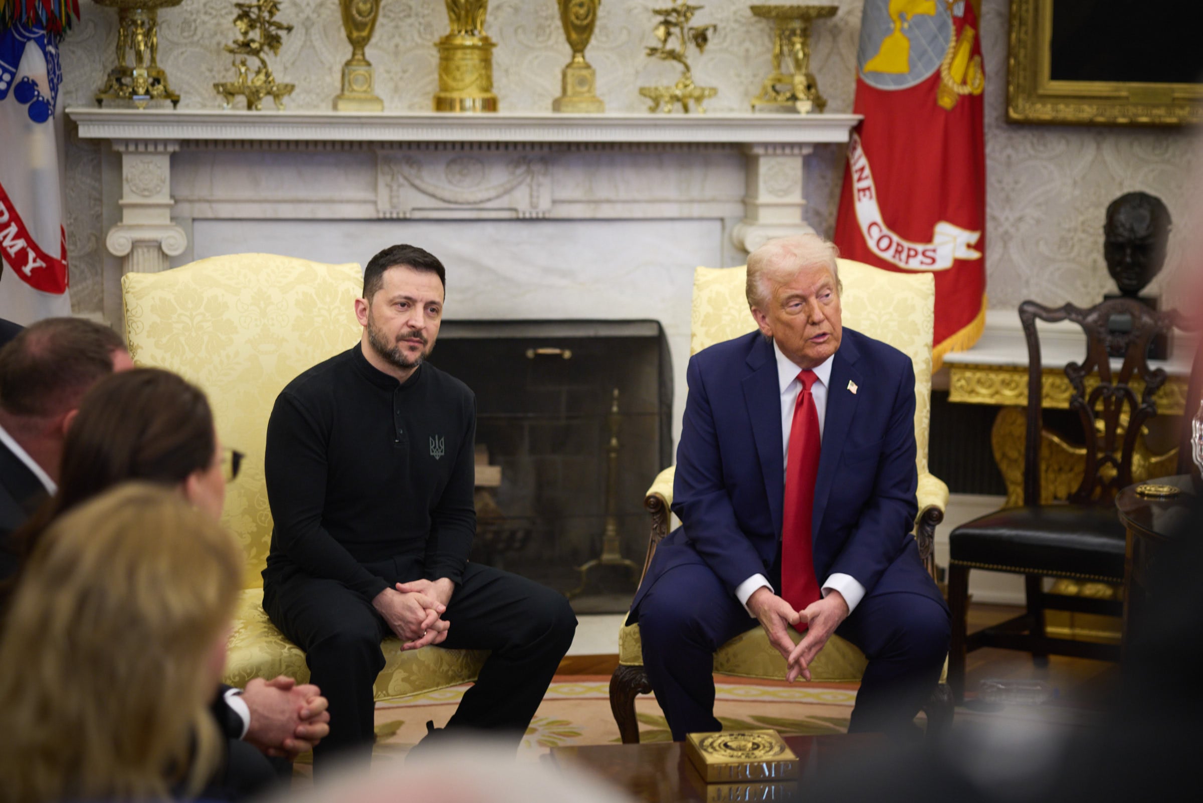Zelensky e Trump si sfidano in un match di tennis: accuse e tentativi di mediazione