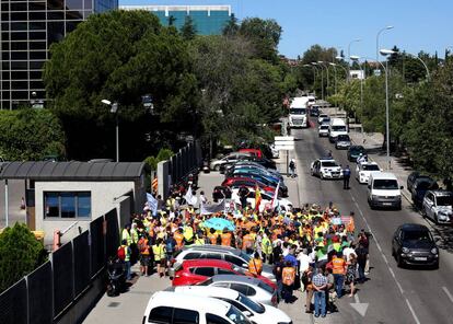 Protesta de los examinadores de tr&aacute;fico ante la sede de la Direcci&oacute;n General de Tr&aacute;fico en Madrid.
 