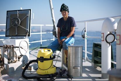 Tim Tipsuda Atichakaro es tailandesa y tiene 44 años. Es marinera y cree en la importancia de los gestos “individuales” para hacer que el mundo cambie a mejor. Por eso se enroló en el  Rainbow Warrior III.