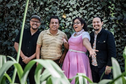 La banda mexicoestadounidense La Santa Cecilia, el pasado 25 de febrero en Ciudad de México.