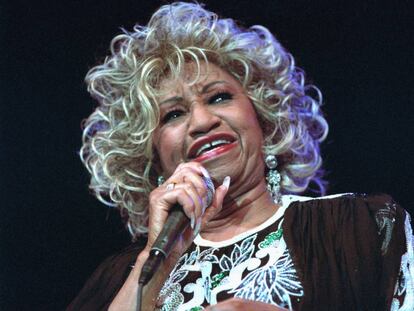 La cantante Celia Cruz (1925-2003) en un concierto en Holanda.