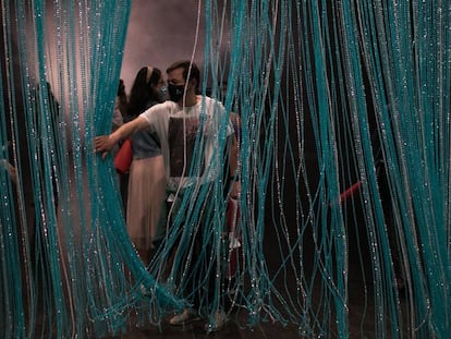 Visitants al Macba durant la Nit dels Museus d'aquest any.