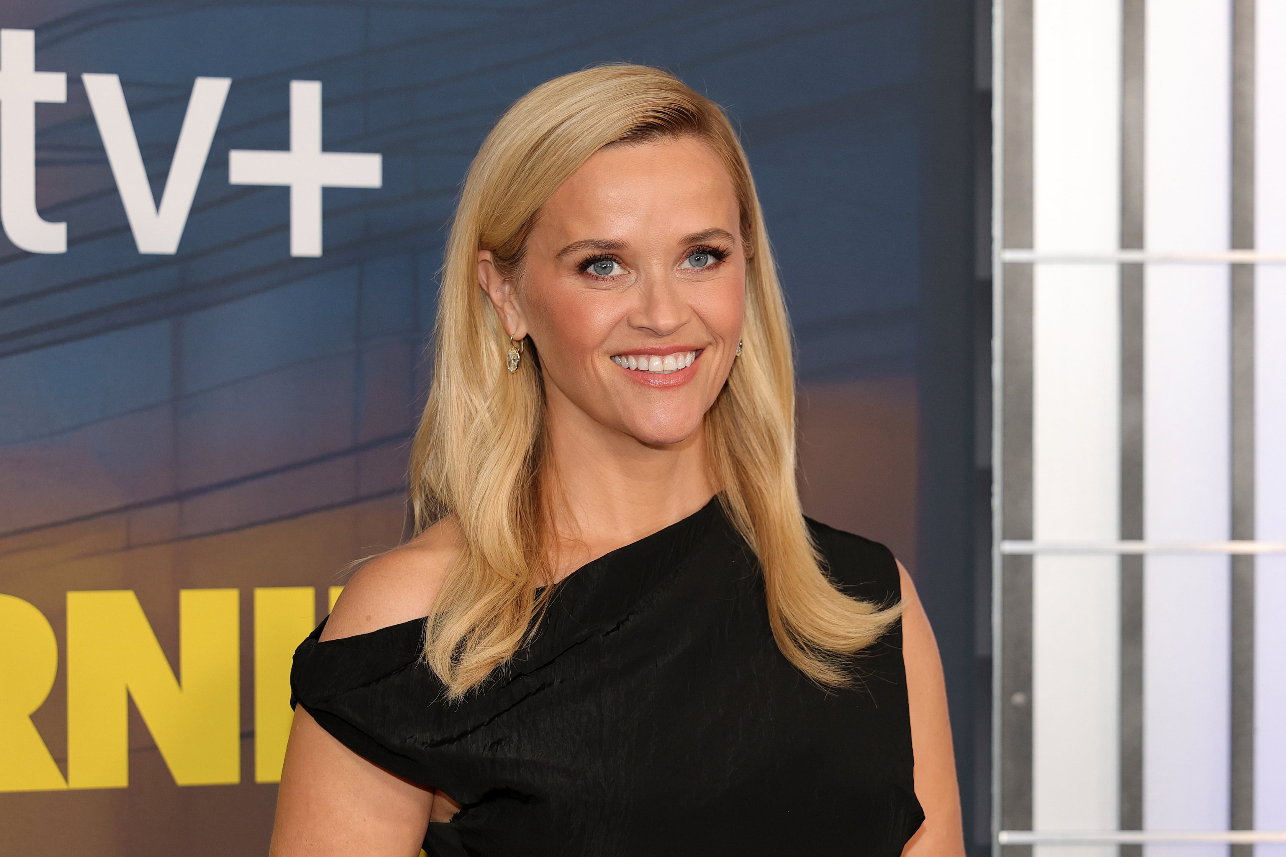 Reese Witherspoon, la última famosa suplantada en redes sociales, advierte a sus seguidores: “Nunca os manipularía, os pediría dinero o información privada”