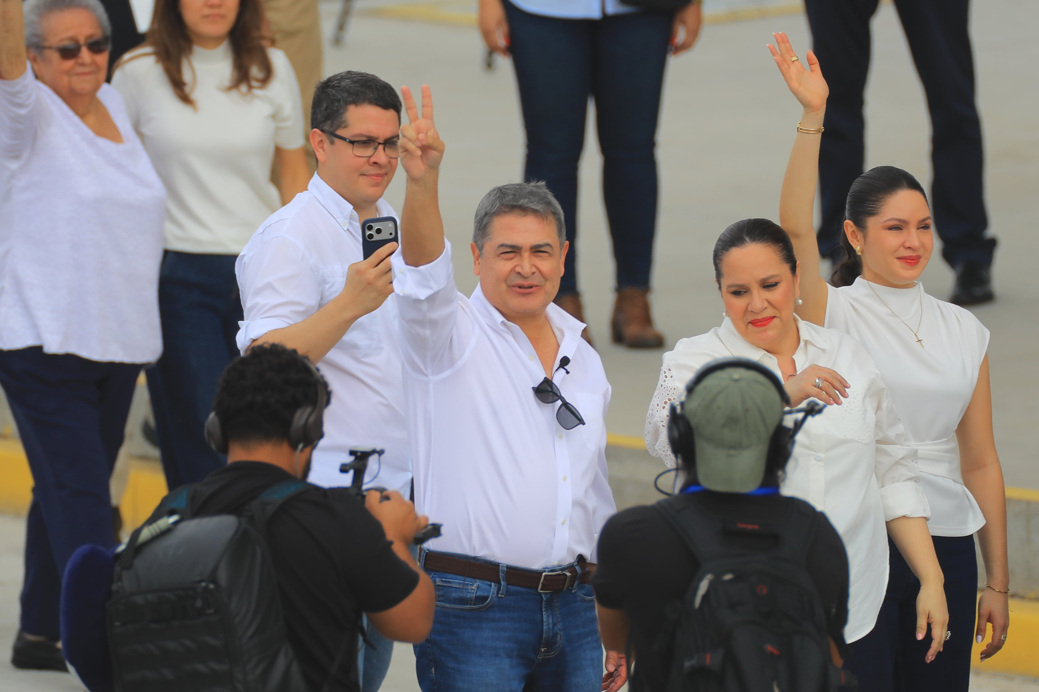 Juan Orlando Hernández regresa a Honduras tras ser indultado por Trump de su condena por narcotráfico