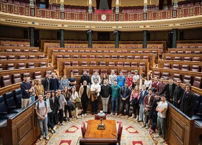 Alumnos de la promoción 38ª de la Escuela de El País visitan el Congreso de los Diputados en febrero de 2024. / VERÓNICA POVEDANO
