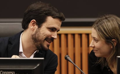 Alberto Garzón junto a la eurodiputada Marina Albiol. 