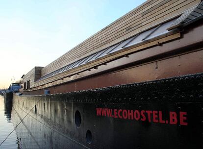 Ecohostel Andromeda, un barco anclado cerca de Gante (Bélgia) en el que los más ecologistas podrán descansar tranquilos