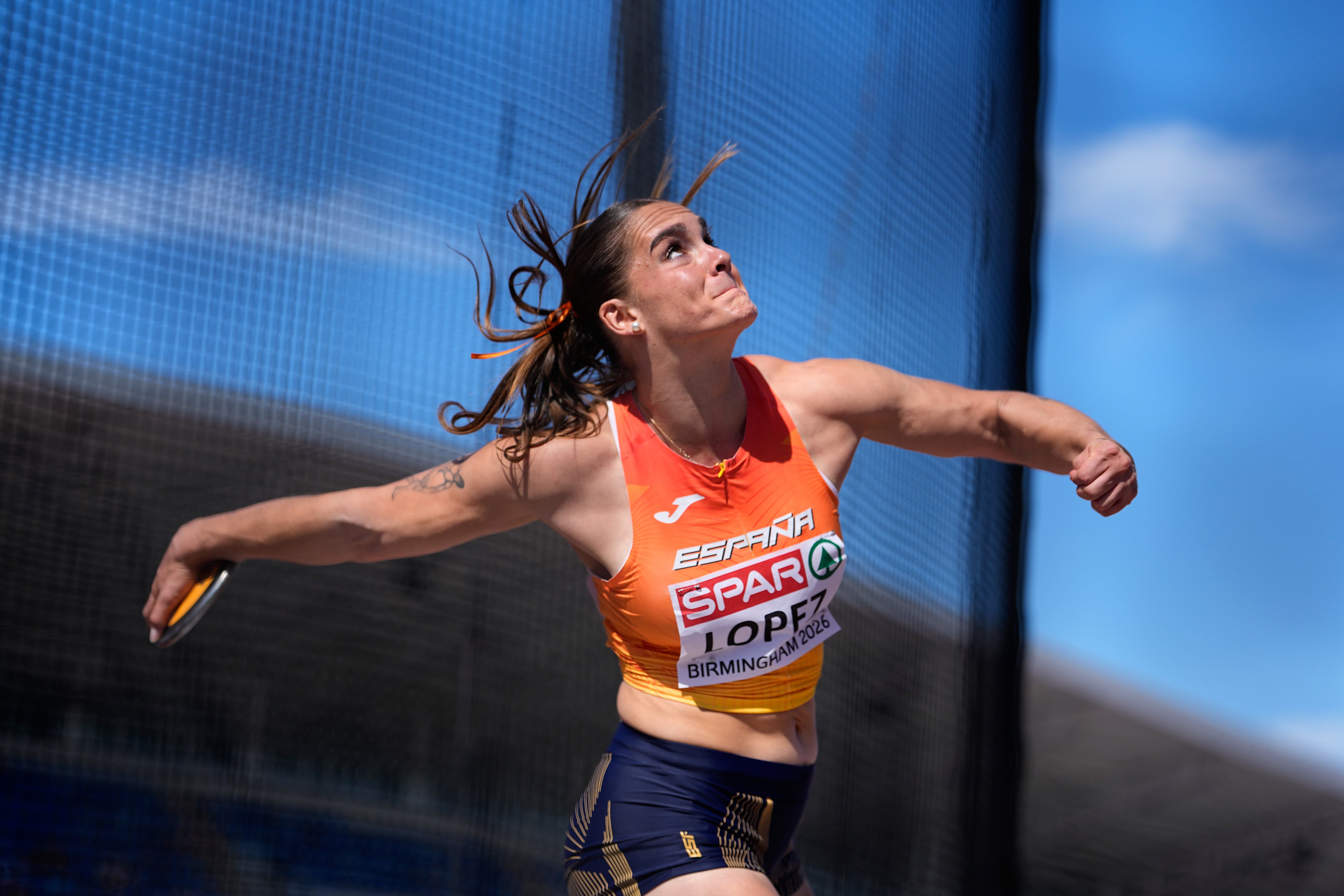 Inés López baila con el disco en los Europeos de atletismo