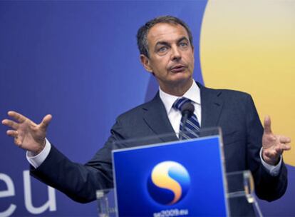 Rodríguez Zapatero, durante la rueda de prensa ayer en Estocolmo.