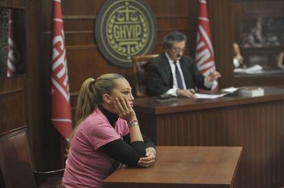 Belén Esteban en un juicio que se celebró la pasada edición para resolver sus diferencias con Olvido Hormigos. El formato también ofrece virtuales lecciones de civismo.