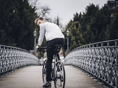 Salir del confinamiento con mascarilla y bicicleta: cómo evitar accidentes y contagios