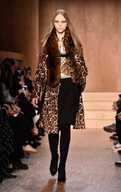 Givenchy : Runway &#8211; Paris Fashion Week Womenswear Fall/Winter 2016/2017