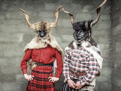 Trangas, personajes del carnaval de Bielsa (Huesca), con sus grandes cuernos.