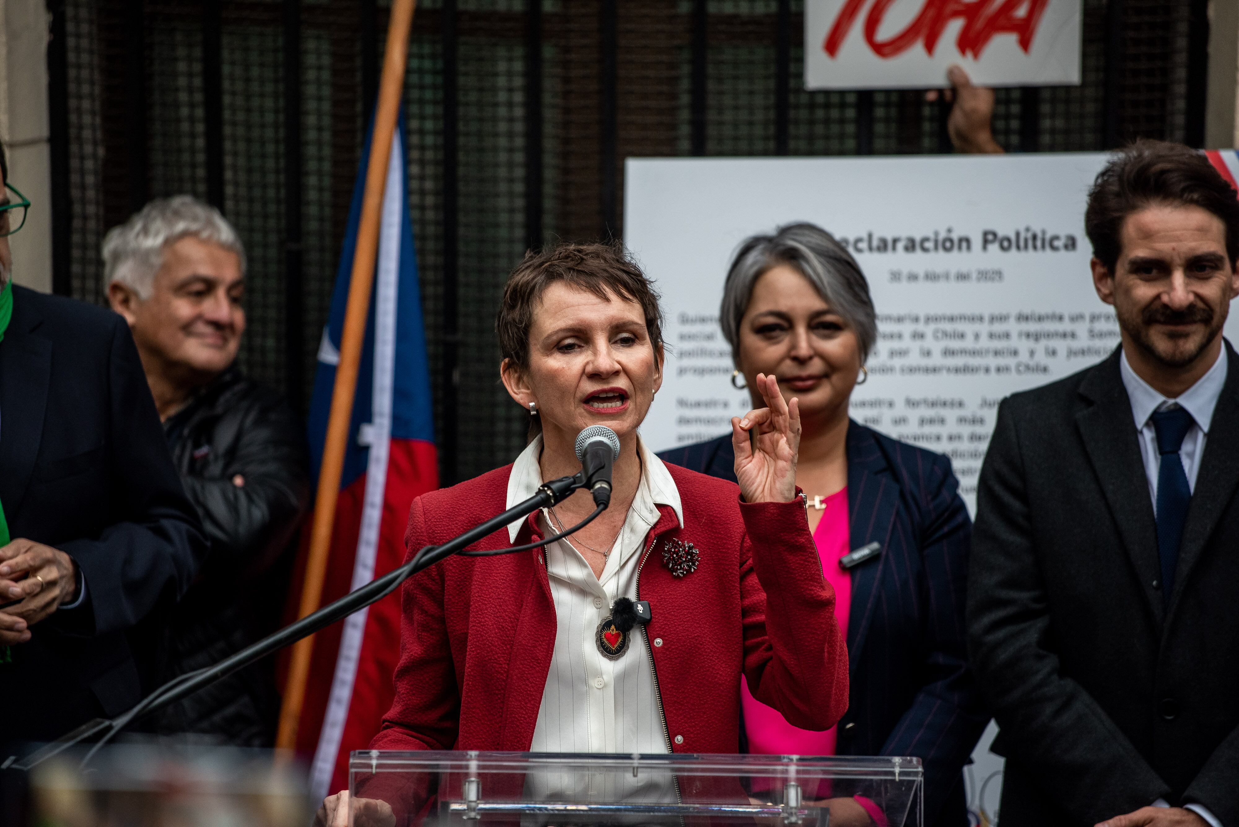 Carolina Tohá, Jeannette Jara y Gonzalo Winter