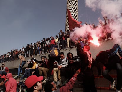 Los ultras del Al Ahly en El Cairo en una imagen de 2013.