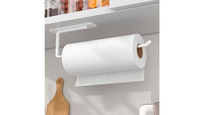 Básicos de cocina sobre fondo blanco.