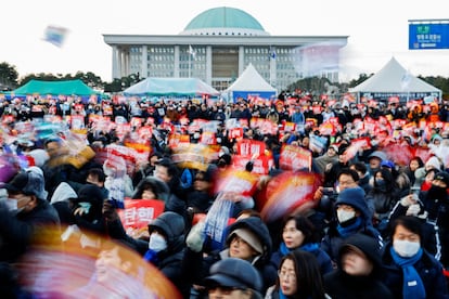 Protestas contra el presidente de Corea del Sur ante el Parlamento, este sábado en Seúl.