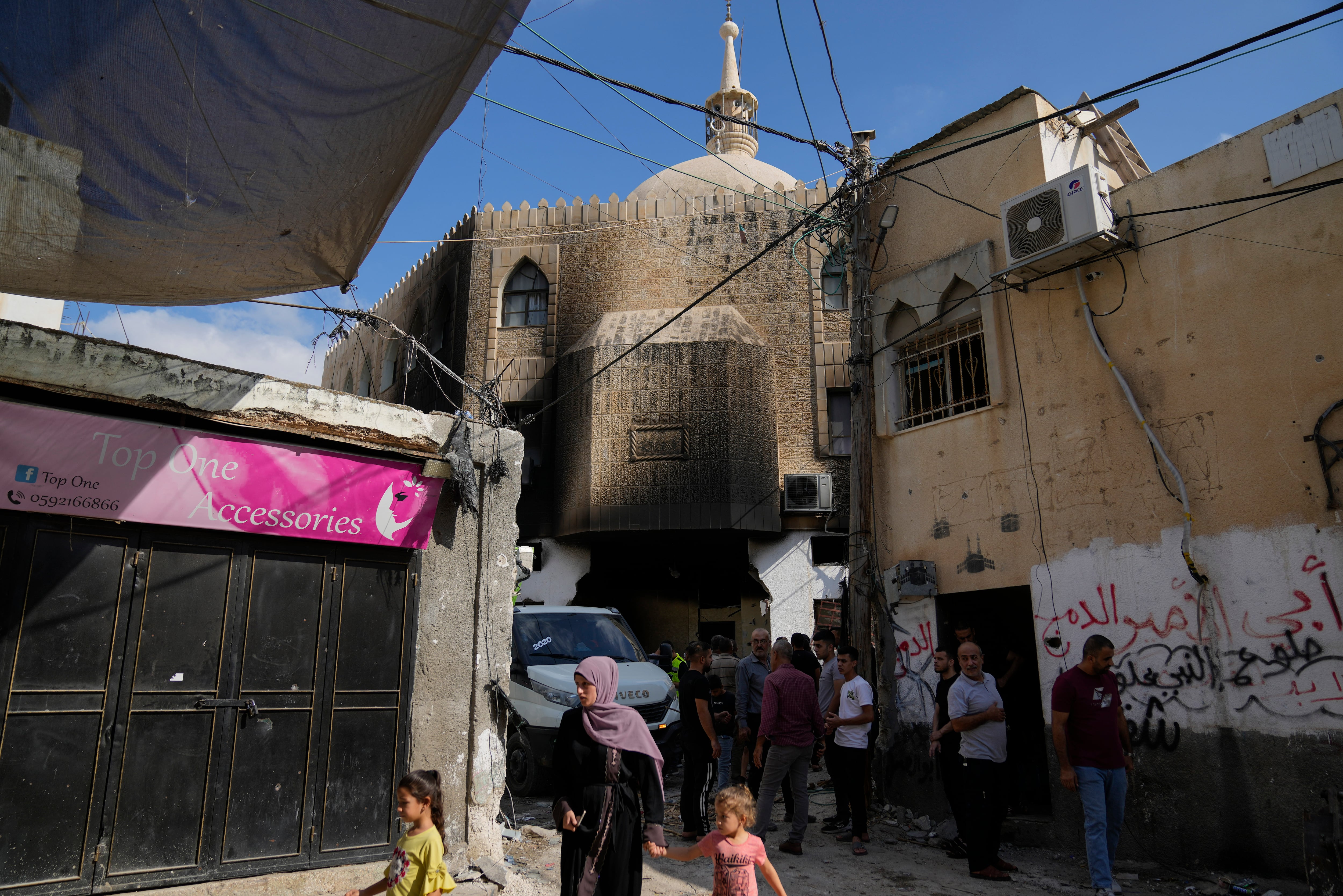 El ejército israelí mata a cinco palestinos en una mezquita de Cisjordania 