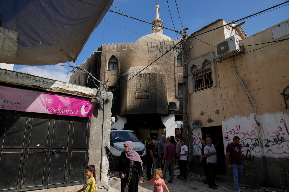 El ejército israelí mata a cinco palestinos en una mezquita de Cisjordania