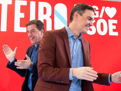 José Ramón Besteiro junto a Pedro Sánchez, este sábado en el mitin del PSOE en Ourense.