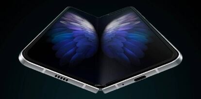 Modelo plegable de Samsung, que lanzará un nuevo teléfono de estas características