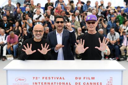 De izquierda a derecha, Daniel Arcucci, Asif Kapadia y Fernando Signorini, en el 'photocall' por el documental 'Diego Maradona'.